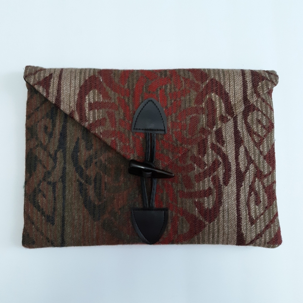 Calzeat Of Scotland Celtic Wool Clutch NWT